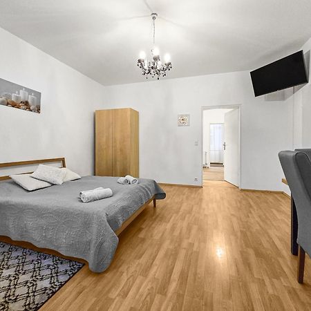 Modern Three-Bedroom, Triple King Beds Βιέννη Εξωτερικό φωτογραφία