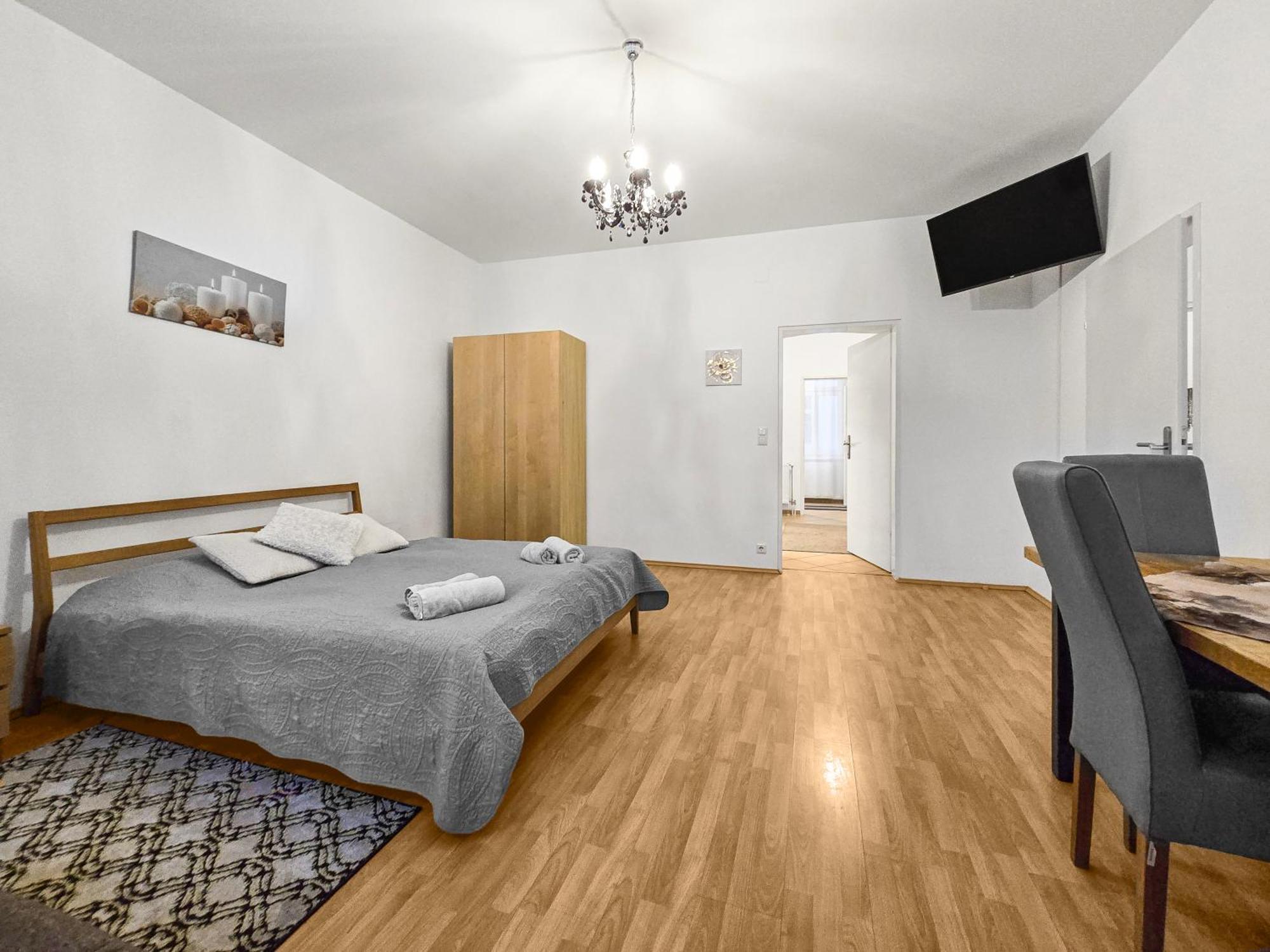 Modern Three-Bedroom, Triple King Beds Βιέννη Εξωτερικό φωτογραφία