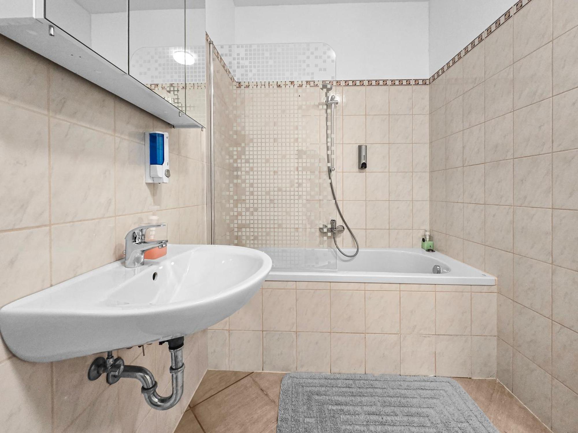 Modern Three-Bedroom, Triple King Beds Βιέννη Εξωτερικό φωτογραφία