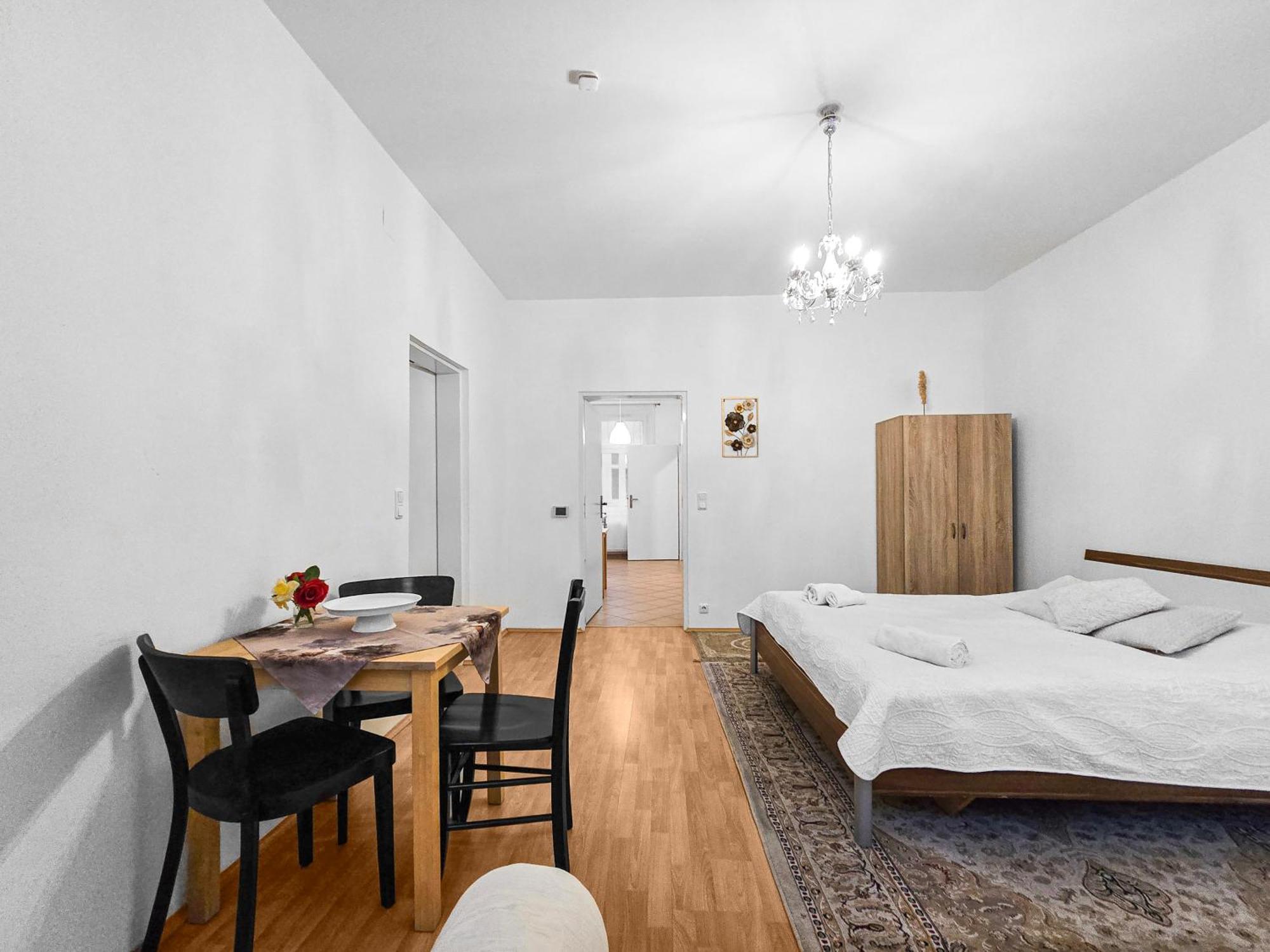 Modern Three-Bedroom, Triple King Beds Βιέννη Εξωτερικό φωτογραφία